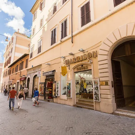 In Historic Daire Roma